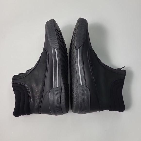 CLARKS Women's 7M Gilby Cherry Black Leather Snow Boot with Front Zipper - Picture 5 of 8